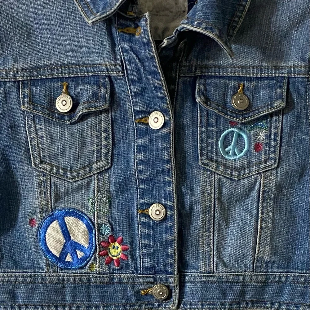 Justice Jean Jacket, Medium wash, Denim, Sz 10, Crop, Trucker, Embroidery​